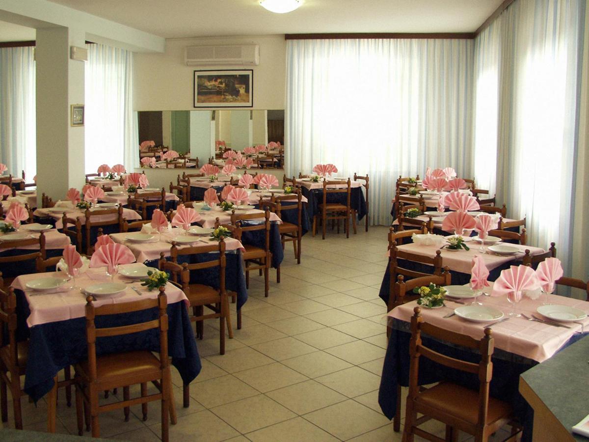 Hotel Trinidad Rimini Ngoại thất bức ảnh