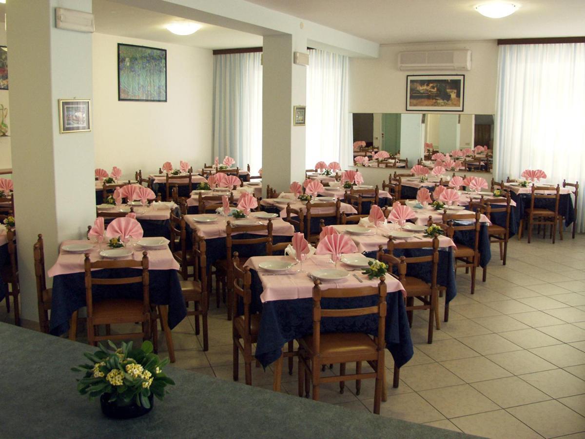 Hotel Trinidad Rimini Ngoại thất bức ảnh
