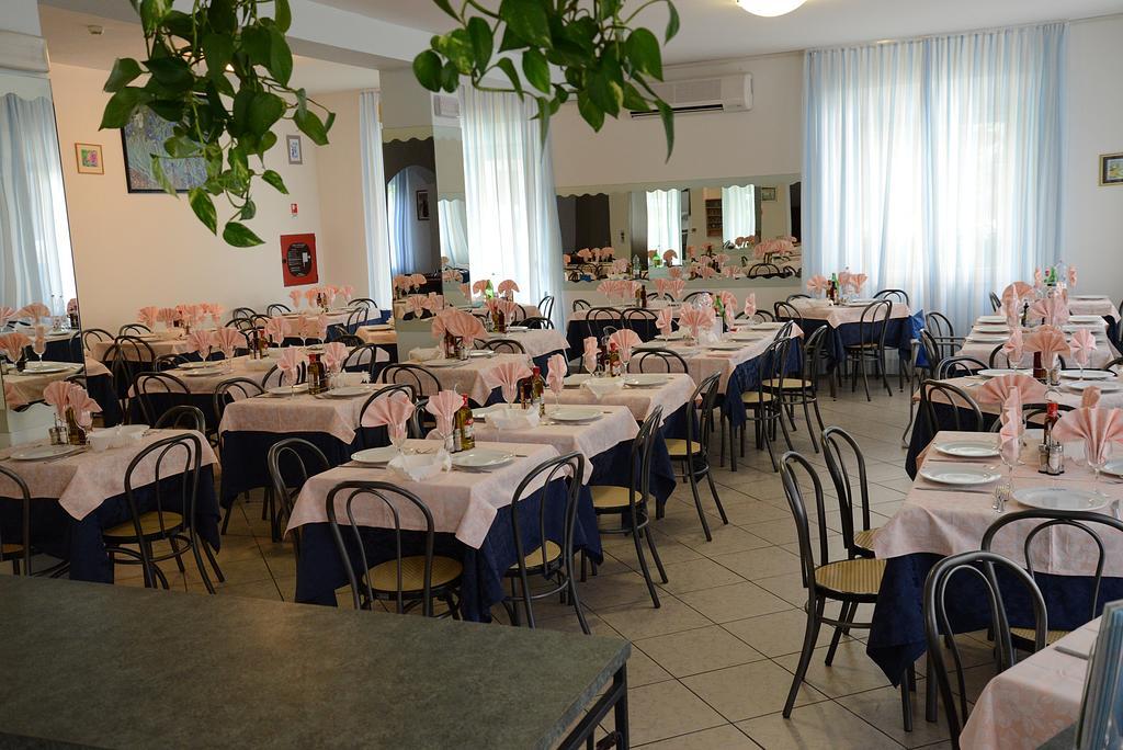 Hotel Trinidad Rimini Ngoại thất bức ảnh