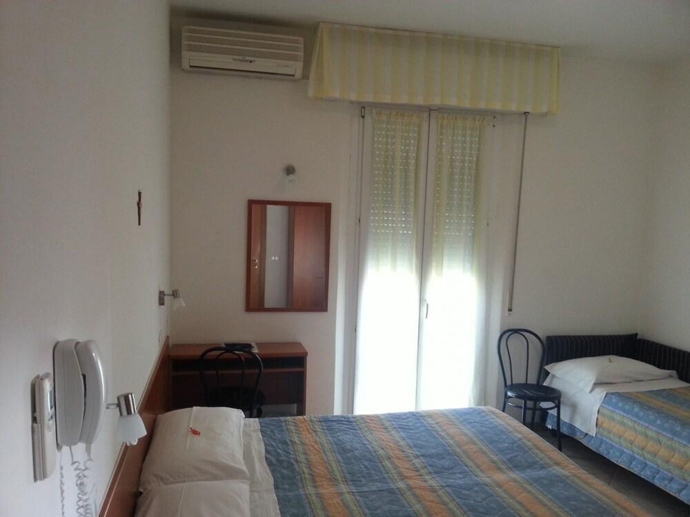 Hotel Trinidad Rimini Ngoại thất bức ảnh