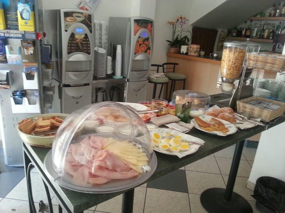 Hotel Trinidad Rimini Ngoại thất bức ảnh
