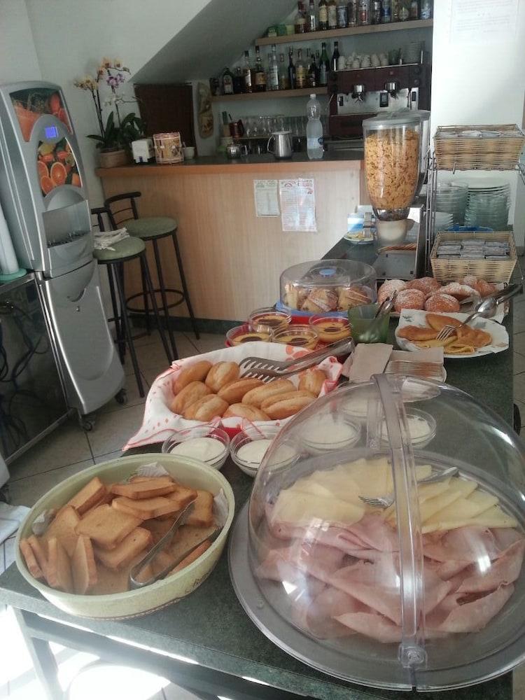 Hotel Trinidad Rimini Ngoại thất bức ảnh