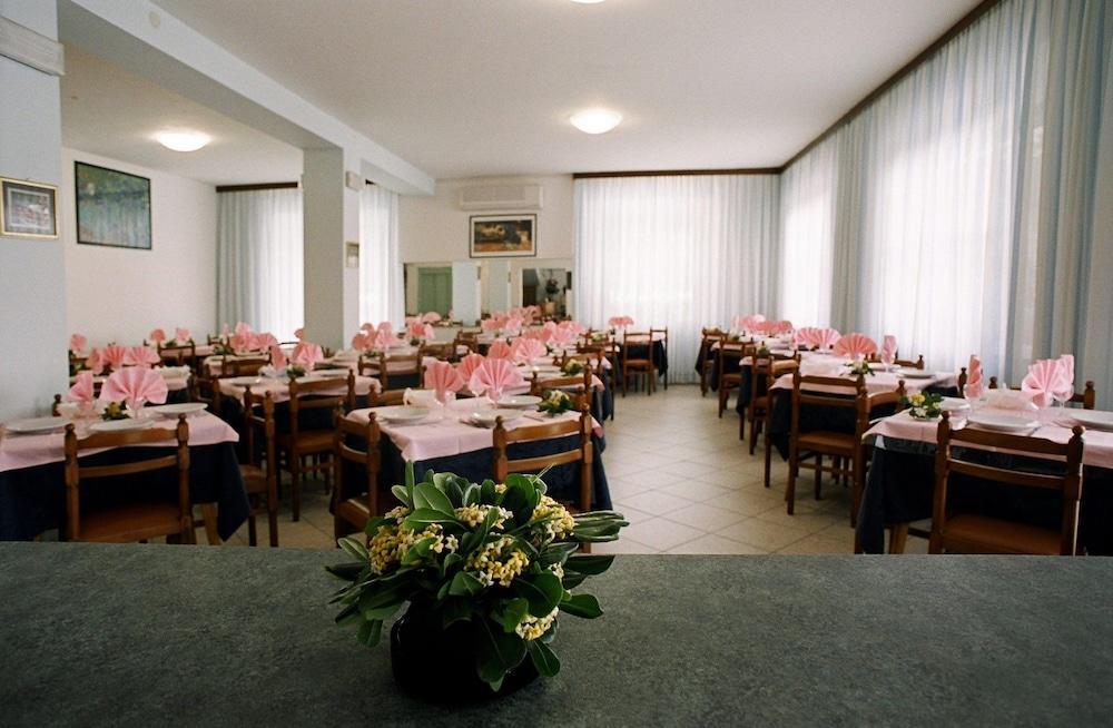 Hotel Trinidad Rimini Ngoại thất bức ảnh